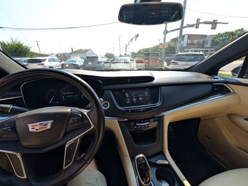 Used 2017 Cadillac XT5 FWD image 21