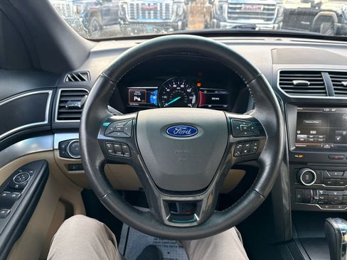 Used 2016 Ford Explorer XLT w/ Equipment Group 202A image 18
