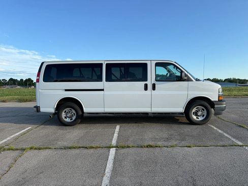 Used 2019 Chevrolet Express 3500 LT w/ LT Preferred Equipment Group RWD image 3