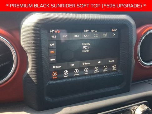 Used 2020 Jeep Gladiator Rubicon w/ LED Lighting Group AWD/4WD image 16