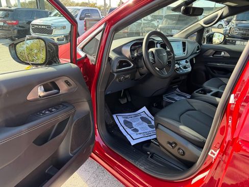 New 2026 Chrysler Pacifica Select FWD image 15