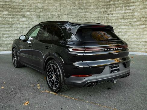 Used 2025 Porsche Cayenne Base image 8