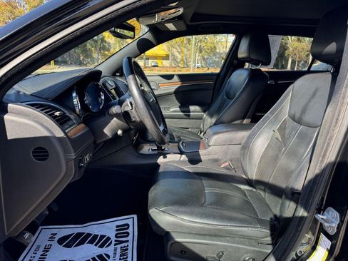 Used 2013 Chrysler 300 C image 13