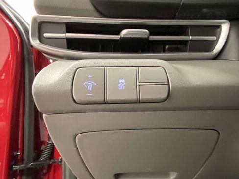 Certified 2025 Hyundai Elantra Sport image 21