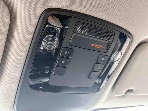 Used 2024 Kia Carnival LX image 38