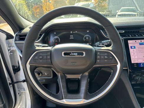 New 2025 Jeep Grand Cherokee Limited w/ Black Appearance Package image 28