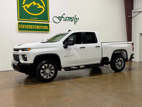 Used 2023 Chevrolet Silverado 2500 Custom w/ Custom Convenience Package image 3