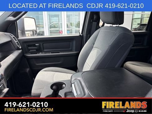 Used 2024 RAM 3500 Tradesman w/ Chrome Appearance Group AWD/4WD image 29