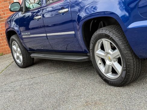 Used 2013 Chevrolet Avalanche LTZ image 20