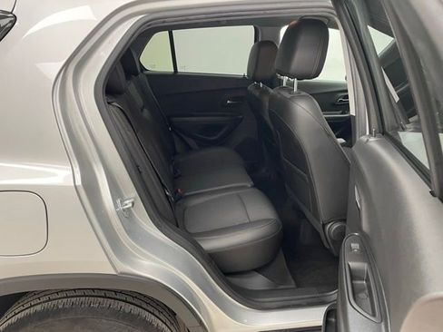 Certified 2022 Chevrolet Trax LT w/ LT Convenience Package image 11