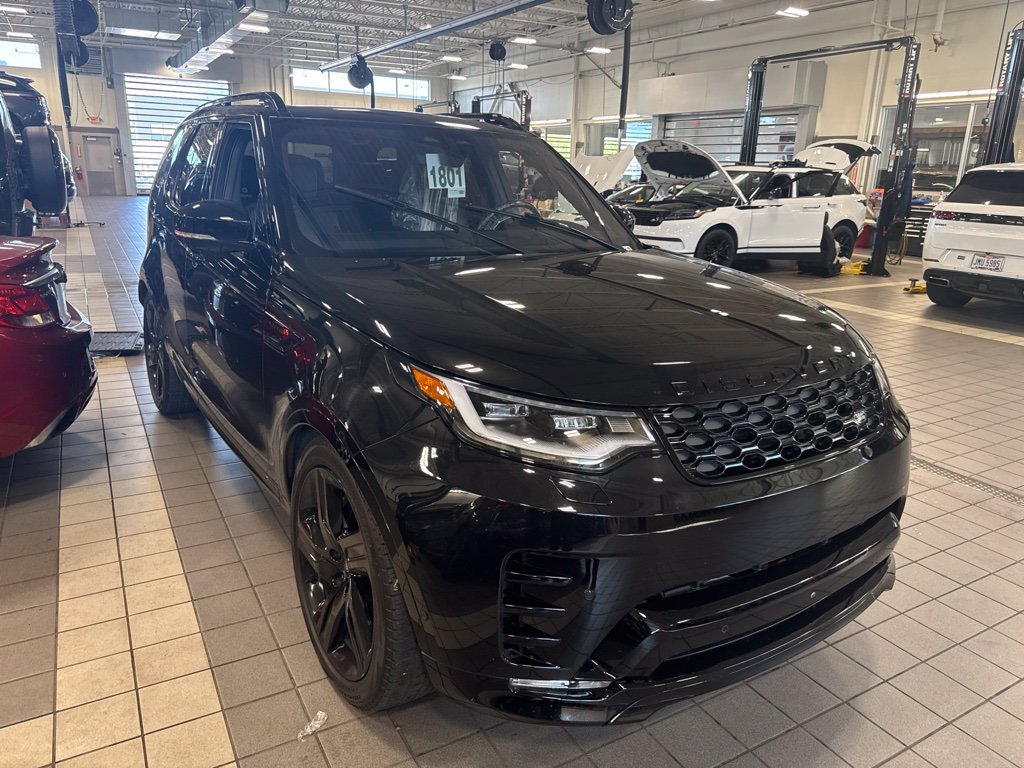 Used 2022 Land Rover Discovery HSE R-Dynamic AWD/4WD image 3