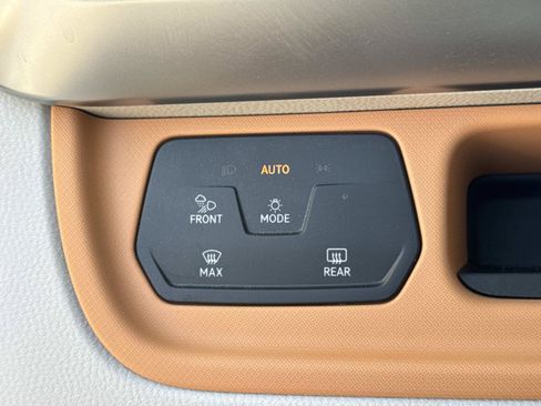 Certified 2025 Volkswagen ID. Buzz 1st Edition RWD image 21