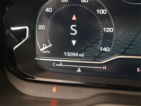 Used 2024 GMC Yukon Denali image 32