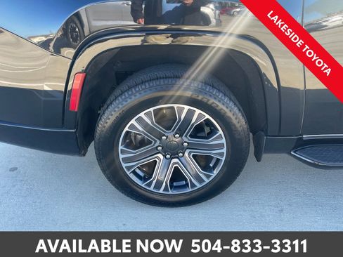 Used 2024 Jeep Wagoneer L Series II image 12