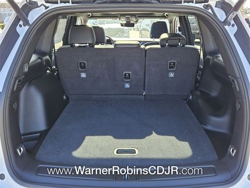 New 2025 Jeep Grand Cherokee Limited w/ Luxury Tech Group II image 12