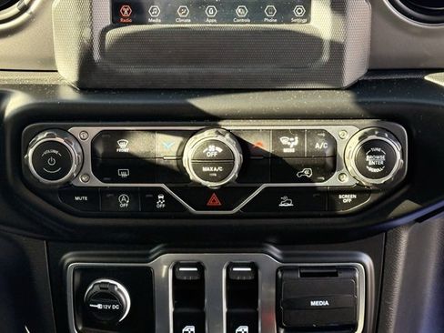 Used 2023 Jeep Wrangler Sport S image 27