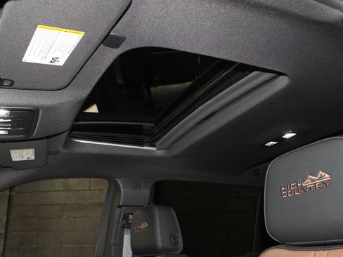 Used 2025 Chevrolet Silverado 1500 High Country w/ High Country Premium Package AWD/4WD image 27