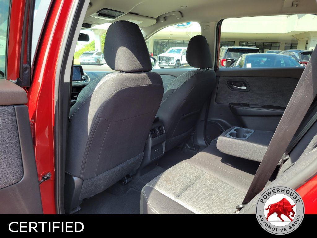 Used 2023 Nissan Rogue SV FWD image 15