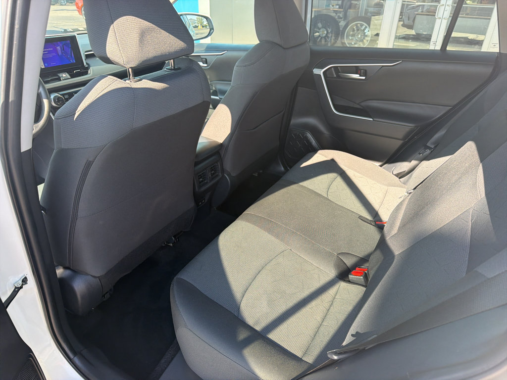 Used 2025 Toyota RAV4 XLE AWD/4WD image 10