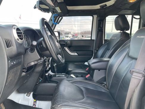 Used 2018 Jeep Wrangler Unlimited Rubicon w/ Connectivity Group image 13