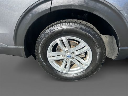 Used 2023 Ford Explorer XLT image 8