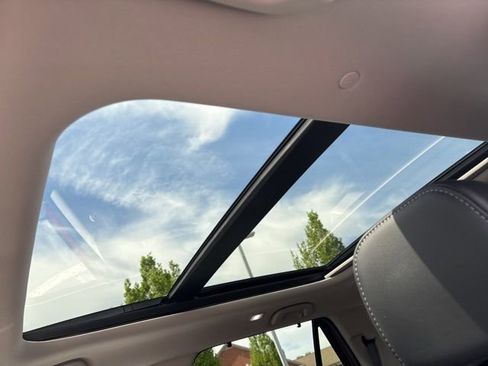 Used 2025 Honda Pilot Touring image 15