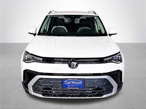 New 2025 Volkswagen Taos SE image 3