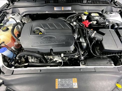 Used 2018 Ford Fusion SE w/ Fusion SE Technology Package FWD image 9