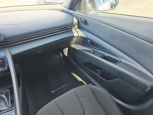 Used 2025 Hyundai Elantra Sport FWD image 12