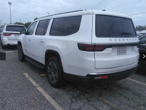 Used 2024 Jeep Wagoneer L Series II RWD image 3