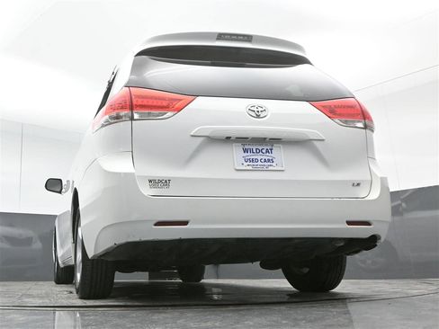 Used 2012 Toyota Sienna LE image 36