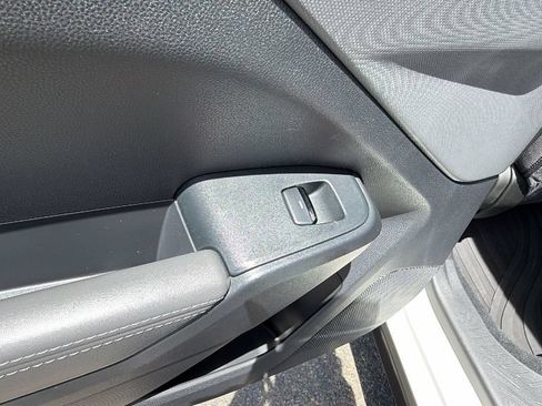 Used 2025 Subaru Crosstrek 2.5i Premium AWD/4WD image 15