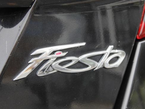 Used 2015 Ford Fiesta SE image 25