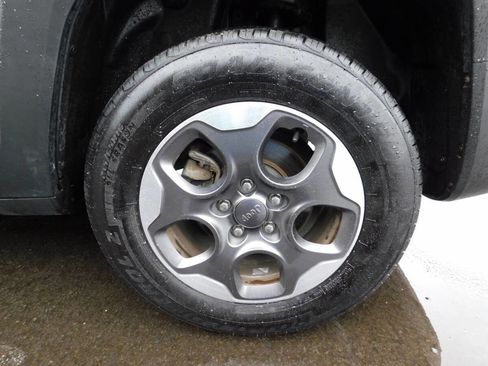 Used 2017 Jeep Renegade Sport w/ Power & Air Group image 24