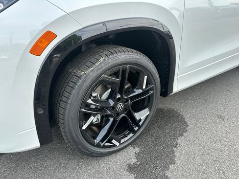 New 2026 Volkswagen Tiguan SE R-Line AWD/4WD image 7