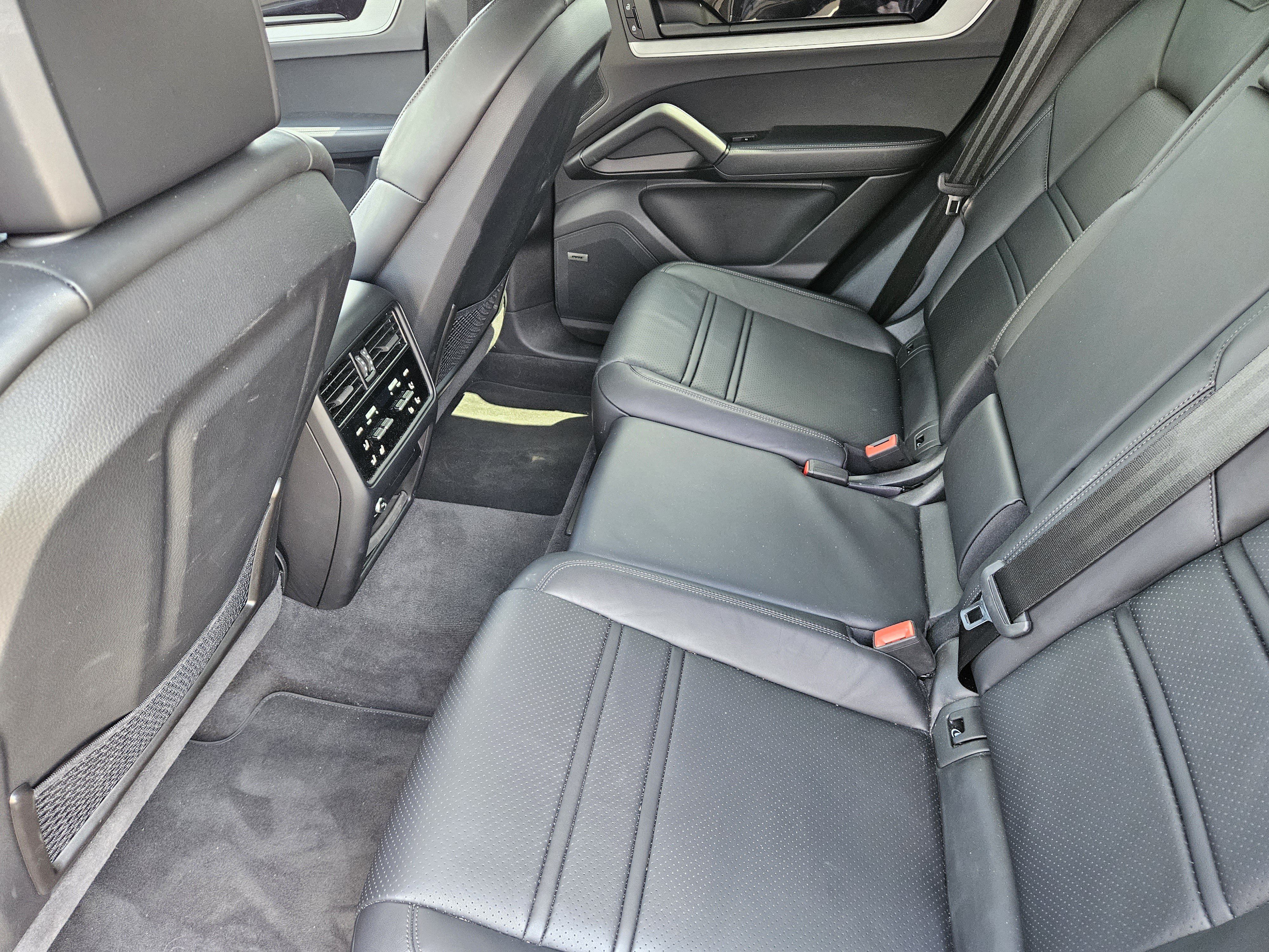 Certified 2024 Porsche Cayenne Coupe AWD/4WD image 29