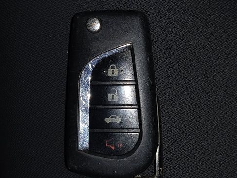 Used 2021 Toyota Camry LE FWD image 32