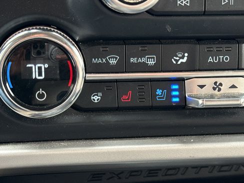 Used 2022 Ford Expedition Max Limited image 29