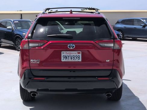 Used 2021 Toyota RAV4 SE w/ Weather & Moonroof Package image 7