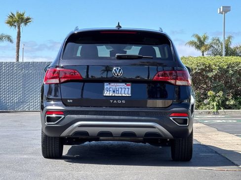 Used 2023 Volkswagen Taos SE w/ Panoramic Sunroof Package FWD image 5