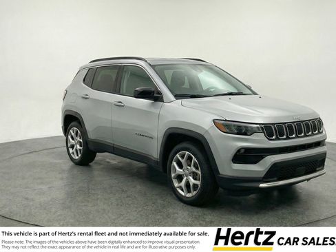 Used 2025 Jeep Compass Latitude image 1