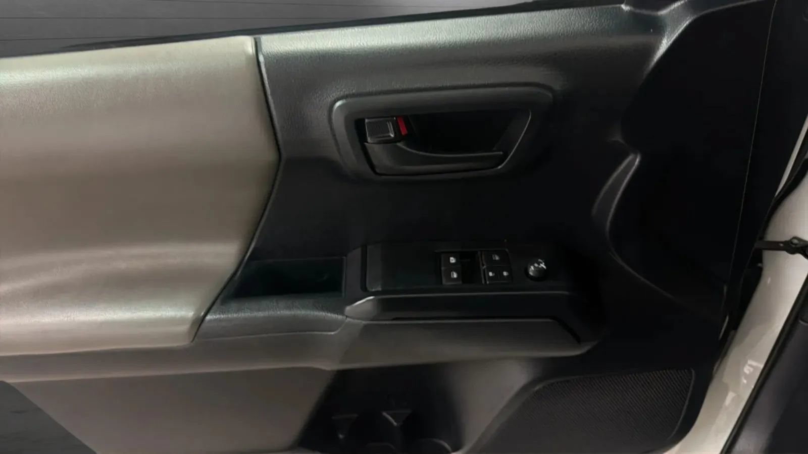 Used 2019 Toyota Tacoma SR RWD image 16