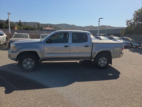 Used 2014 Toyota Tacoma PreRunner w/ SR5 Package RWD image 2