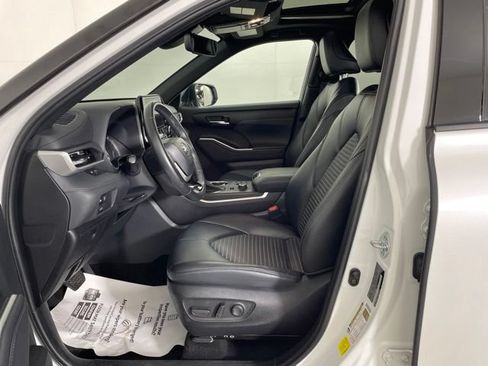Used 2023 Toyota Highlander XSE AWD/4WD image 12