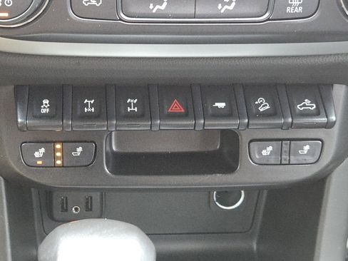 Used 2022 Chevrolet Colorado ZR2 image 9