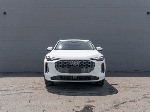 Used 2025 Audi Q5 Premium w/ Convenience Package AWD/4WD image 2