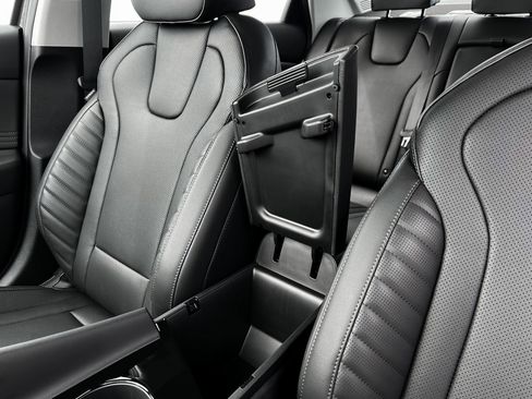 New 2025 Hyundai Elantra Limited FWD image 18