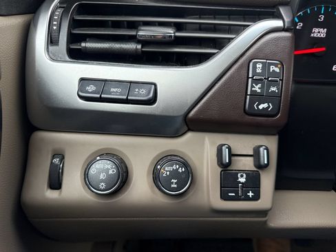 Used 2020 Chevrolet Suburban Premier AWD/4WD image 6