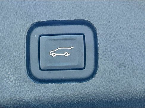 Used 2024 Chevrolet Traverse LT FWD image 14