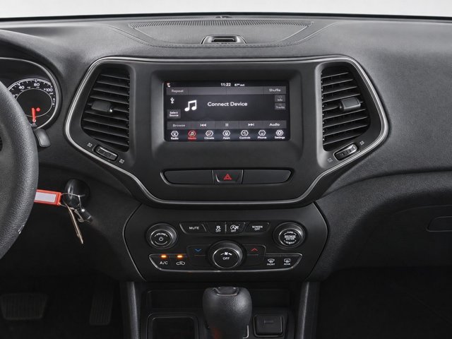 Used 2019 Jeep Cherokee Latitude w/ Popular Appearance Group FWD image 28